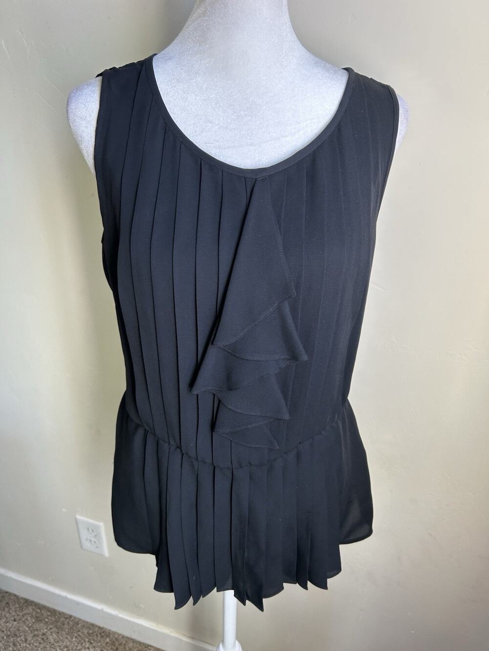 Tory Burch 100% Silk Blouse Womens 4 Black Pleated Ruffle Peplum Sleeveless Top